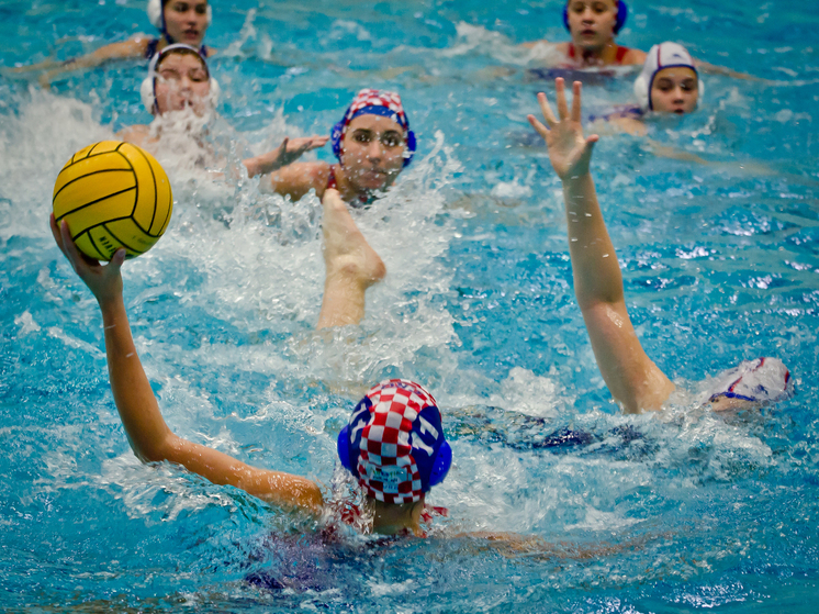 Ватерполистки «Уралочки» разгромно обыграли «Спартак»