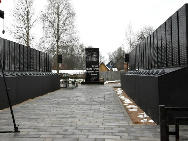 В Пестово после реконструкции открыли мемориал у школы № 1