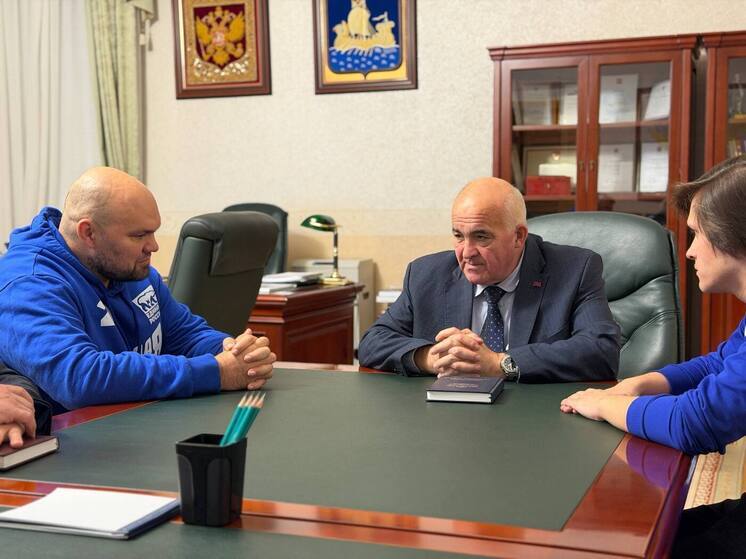 Губернатор Костромской области Сергей Ситников провел встречу с представителями МГЕР
