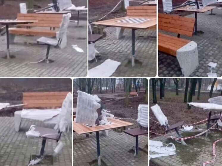 Вандалы разгромили шахматную зону в ясиноватском парке "Машиностроитель"