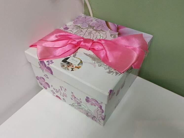 Психолог Булгакова: подростка за просьбу купить подарок девушке надо похвалить