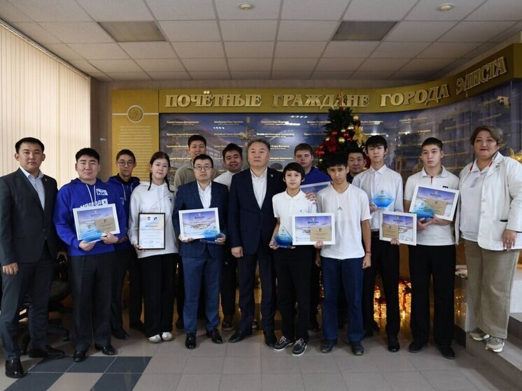 В столице Калмыкии наградили добровольцев