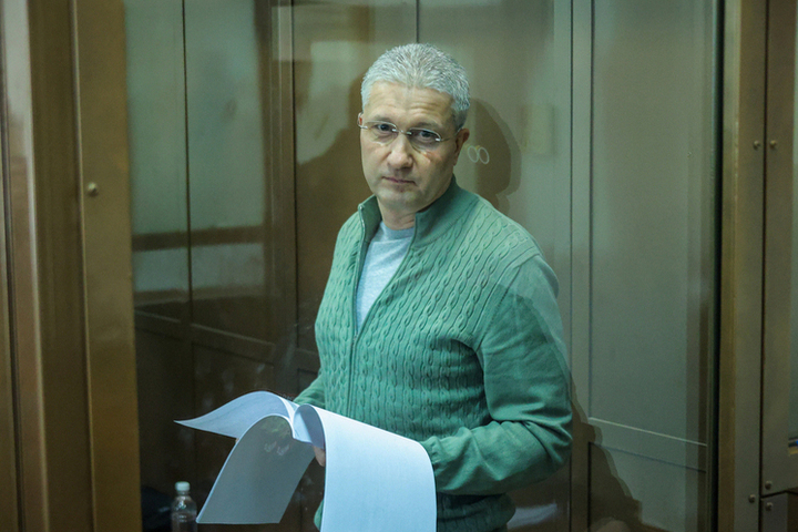 «Приватизировал»: экс-замминистра обороны объяснил происхождение особняков