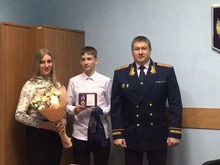 В Воронеже наградили школьников, спасших 12 детей из горящего дома