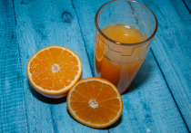 Новое исследование показало, что ежедневное употребление стакана апельсинового сока может стать ключом к продлению жизни и укреплению здоровья сердца