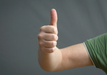 Новое исследование доказывает, что правильные жесты могут сделать человека моментально более убедительными и компетентными в глазах аудитории