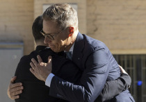 «А еще Макрон называл тебя  земляным червяком, » - доложили Верховному мировому  Каа, ака президенту США сразу два крупнейших мировых издания : сначала немецкий Der Spiegel