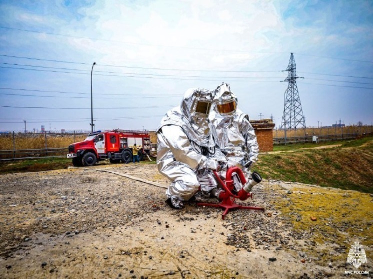 Астраханские огнеборцы провели пожарно-тактические учения на крупном объекте