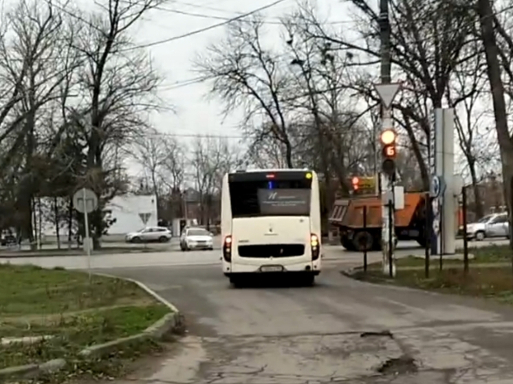 Жители Новочеркасска возмущены транспортом, игнорирующим останову у медучреждения