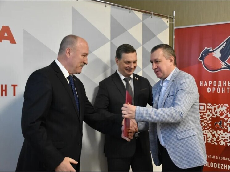 В Орле наградили помогающих участникам СВО волонтёров