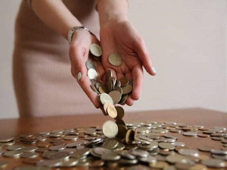 Жители Волгоградской области обменяли на купюры почти тонну монет