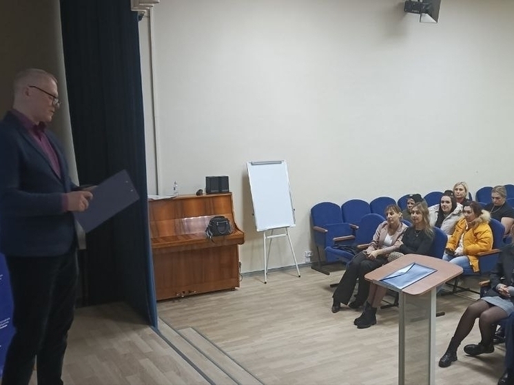  В Яренской школе прослушали лекцию «Знание» от главы района