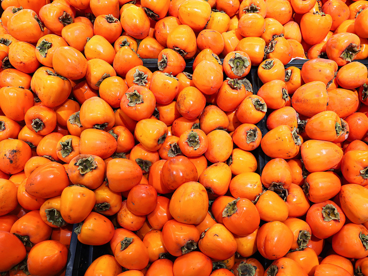 Сладкая и «не вяжет»: как выбрать хурму в магазине