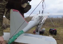 Один из расчётов самоходной артиллерийской установки 2С19 «Мста-С» группировки «Центр» на днях поразил высокоточным корректируемым боеприпасом «Краснополь-М2» пункт управления беспилотниками ВСУ в районе Димитрова (Мирнограда), где наши войска добивают окруженную группировку противника