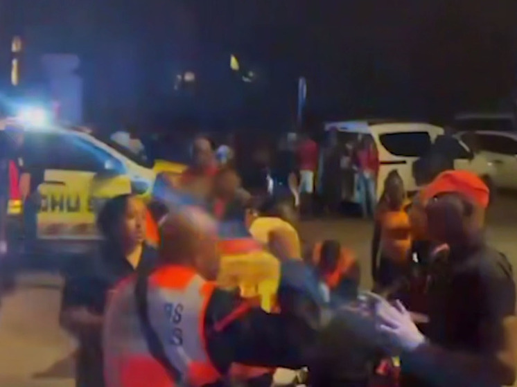 Десять человек погибли, девять ранены после наезда машины на рождественской вечеринке во Франции