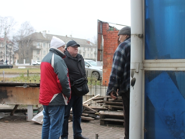 Владельцам гаражей, захламляющим территории, пригрозили штрафами