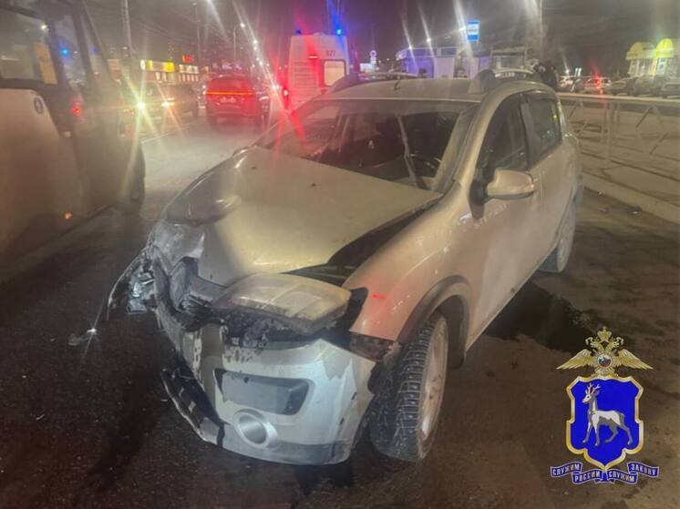 В Самаре 73-летний водитель Renault влетел в 37-летнего мужчину на Lada Vesta