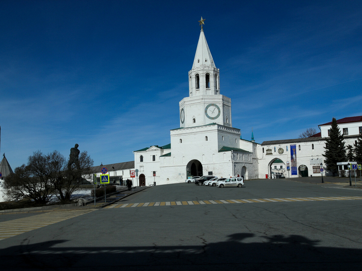 В Казанском Кремле реставрируют часы на Спасской башне