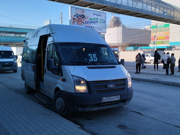 Омским маршрутчикам запретили навязывать оплату наличными
