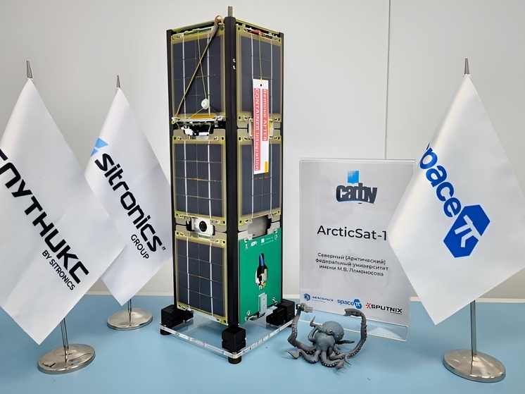 Под эгидой Фонда содействия инновациям и движения Первых реализуется всероссийский проект-конкурс «Вместе к звездам», учрежденный согласно поручению главы государства для привлечения школьников, в том числе зарубежных, к созданию миниатюрных спутников и развитию инфраструктуры наземных исследовательских центров