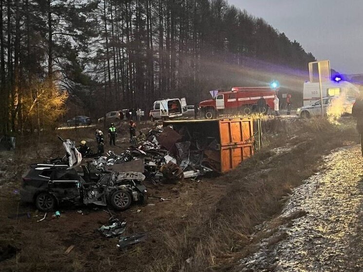 На дороге «Завьялово-Гольяны» лобовое столкновение трёх автомобилей обошлось без погибших