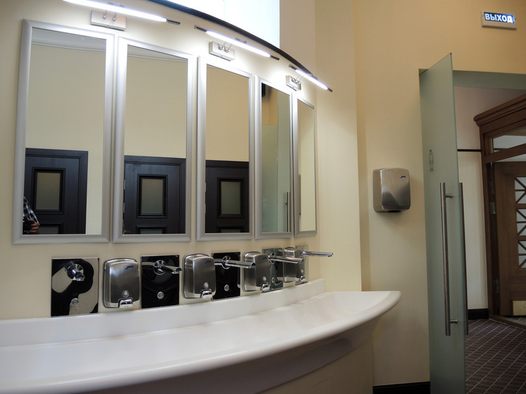 В Барнауле работники ломбарда установили скрытую камеру в женском туалете