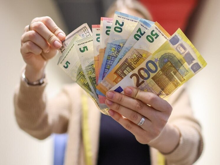 FT: возможная конфискация замороженных активов РФ может подорвать роль евро