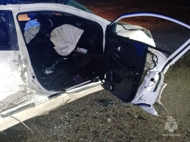 На трассе М-3 под Обнинском столкнулись легковушка и грузовик: есть пострадавшие