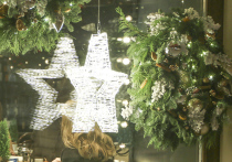 В преддверии Нового года праздничный декор в ряде российских городов вместо радости и восхищения вызвал шквал критики и едких комментариев у местных жителей