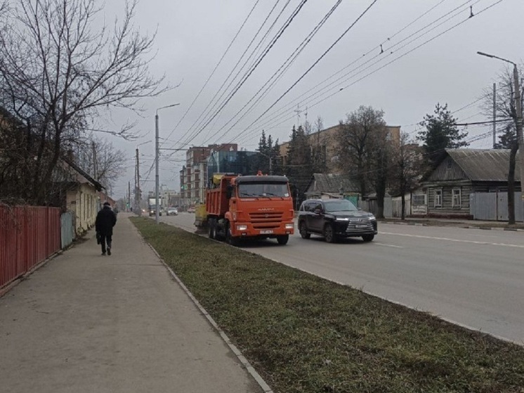 Пешеходные дорожки почти на 25 улицах отчистят в субботу в Туле