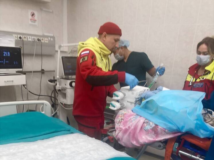 Пострадавшая при атаке ВСУ на Севастополь девочка поступила в больницу Москвы