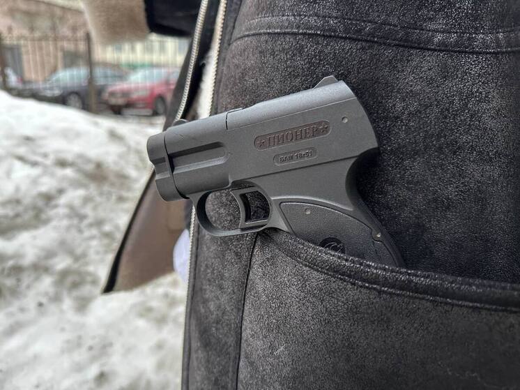 Подросток выстрелил из газового пистолета в прохожего возле метро «Купчино»