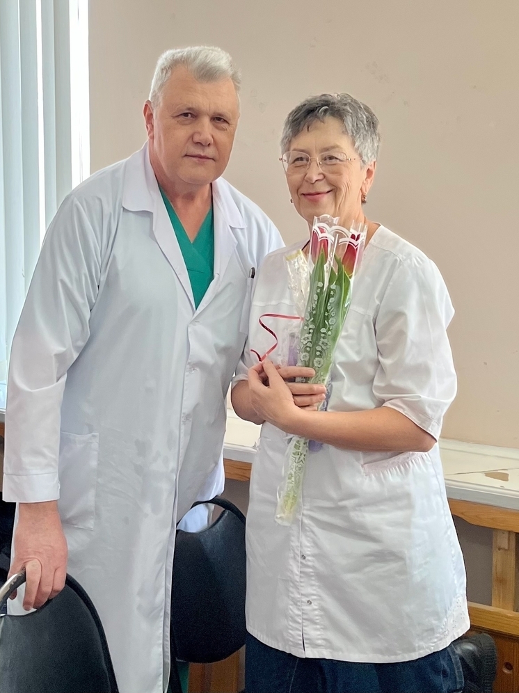 В Орловской области чествовали всю жизнь проработавших в Ливенской ЦРБ медиков