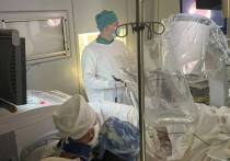В Александро-Мариинской областной клинической больнице успешно выполнена первая эндоскопическая комбинированная интраренальная операция — малоинвазивное вмешательство, предназначенное для удаления крупных и множественных камней в почках