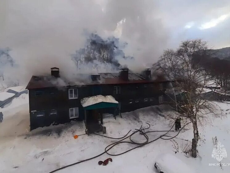 В селе Арково на Сахалине полностью сгорел расселённый жилой дом