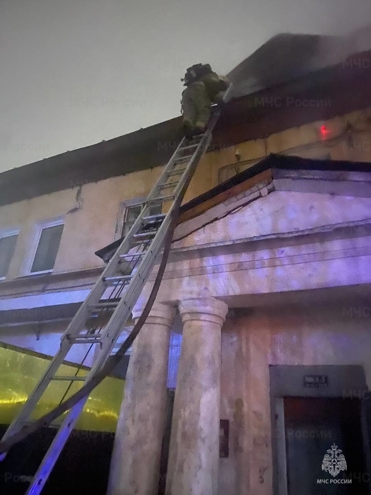 Жителей экстренно вывели из горящего многоквартирного дома в Коврове