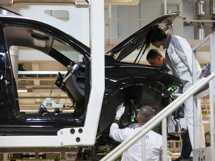 Владимир Якушев побывал на крупнейшем автомобилестроительном заводе и высоко оценил вклад его коллектива в создание технологического суверенитета страны