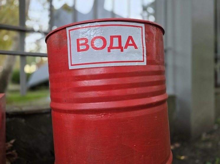 В Темрюке продолжается ликвидация пожара, начавшегося после атаки БПЛА