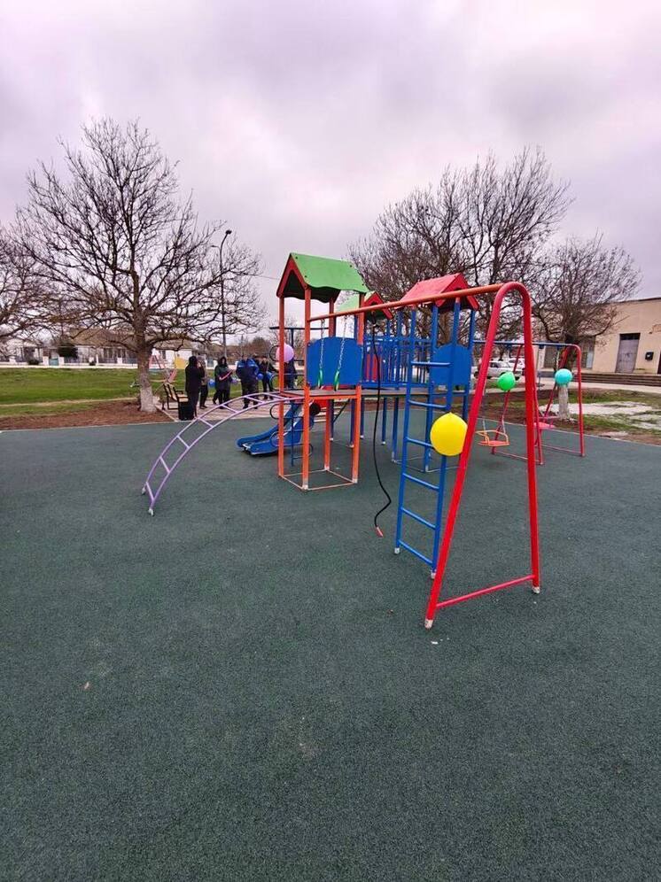 В селе Зоряное Черноморского района открыли детскую площадку