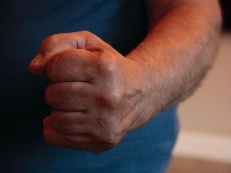 Житель поселка имени Морозова до смерти избил свою знакомую