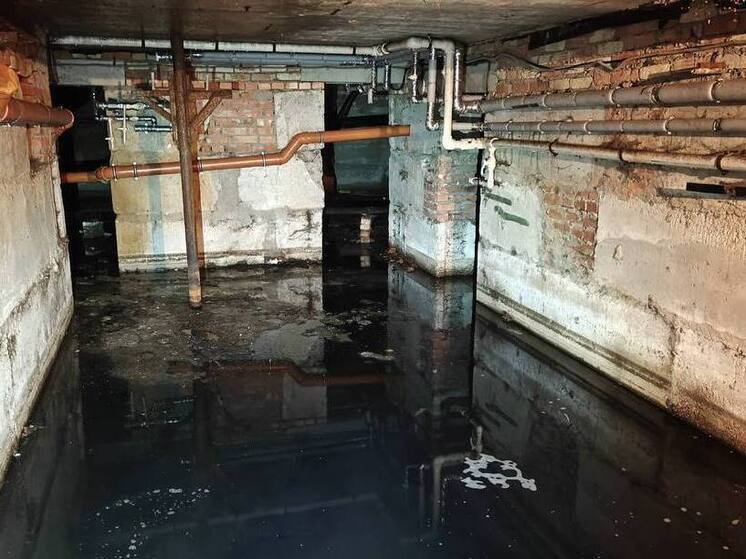 Уфимка жалуется на затопленный канализацией подвал