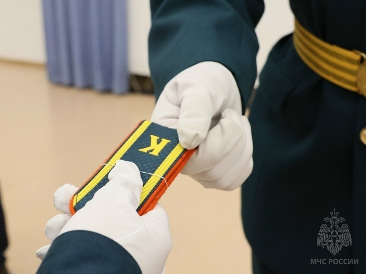 Кадеты приняли присягу в одной из школ Великого Новгорода