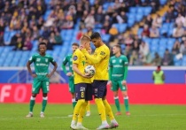 «Рубин» проиграл «Ростову», который заканчивал матч вдесятером, в 18 туре Российской Премьер-лиги. Это последний тур перед зимним перерывом. После этого поражения в СМИ появилась информация, что главный тренер казанской команды Рашид Рахимов может быть отправлен в отставку уже в это зимнюю паузу.