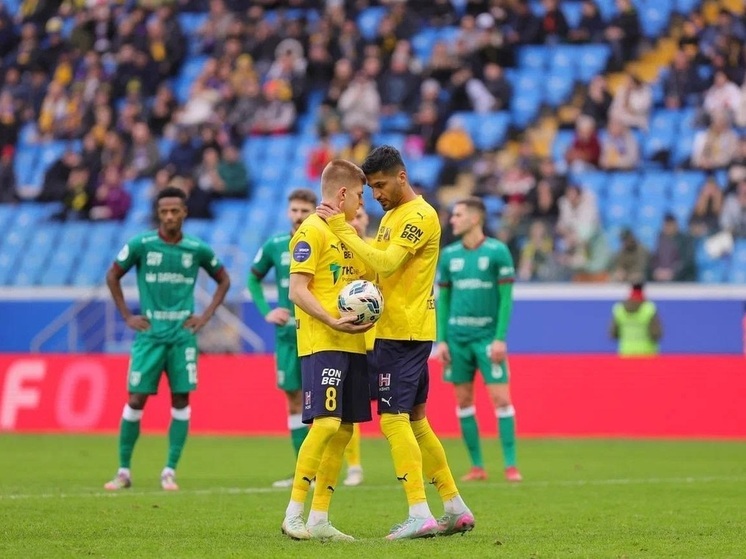 «Рубин» проиграл «Ростову», который заканчивал матч вдесятером, в 18 туре Российской Премьер-лиги. Это последний тур перед зимним перерывом. После этого поражения в СМИ появилась информация, что главный тренер казанской команды Рашид Рахимов может быть отправлен в отставку уже в это зимнюю паузу.