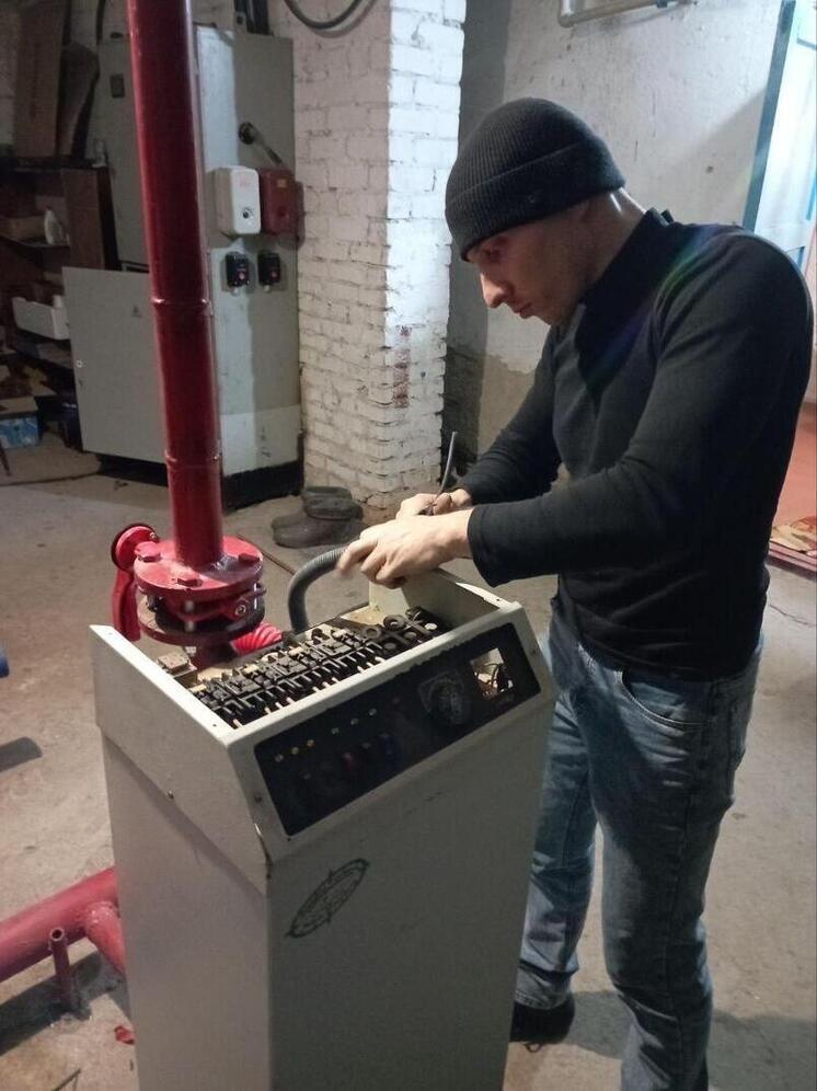 Энергетики из Мурманска восстановили отопление в сельской школе на Запорожье