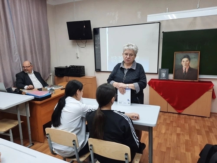 В Ненецкой средней школе имени А.П. Пырерки» прошла встреча с краеведом Юрием Каневым