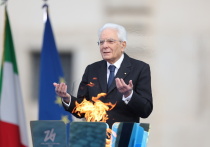 Покинув Афины в четверг, капсула с олимпийским огнем прибыла в римский аэропорт Фьюмичино вместе с президентом Fondazione Milano Cortina 2026 Джованни Малаго и олимпийской чемпионкой в парном разряде, теннисисткой Жасмин Паолини.