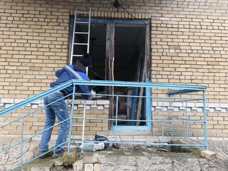 Строители из Марий Эл обновили окна и двери в детском саду села Шевченковское