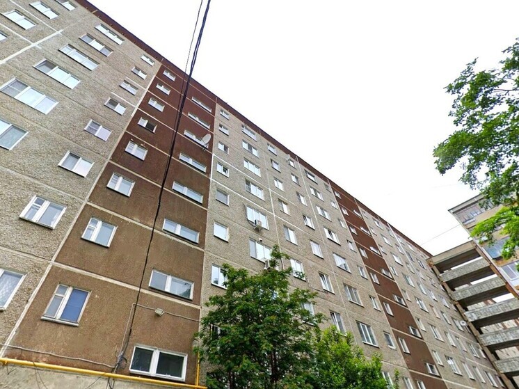 Житель Уралмаша обстреливает окна соседних домов