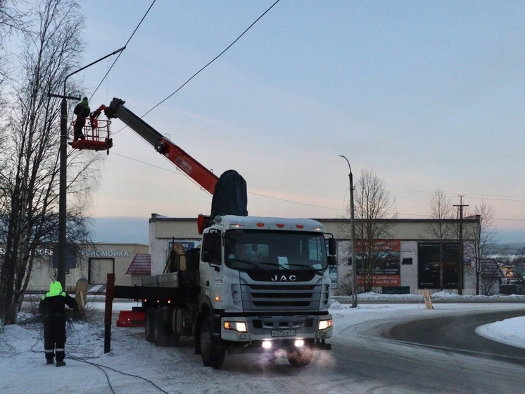В Кандалакше начали менять линии уличного освещения